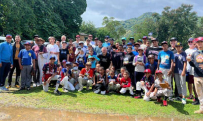 Score International y Sports Dreams Foundation DR-USA Se Unen Para Ofrecer Clínica de Béisbol, Donar Útiles Deportivos y Compartir la Palabra de Dios con los Jóvenes en Bonao